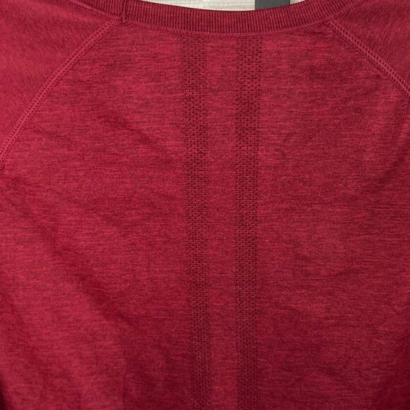 FIGS seamless tops long sleeve burgundy red with polkadot detail size L - Picture 6 of 6